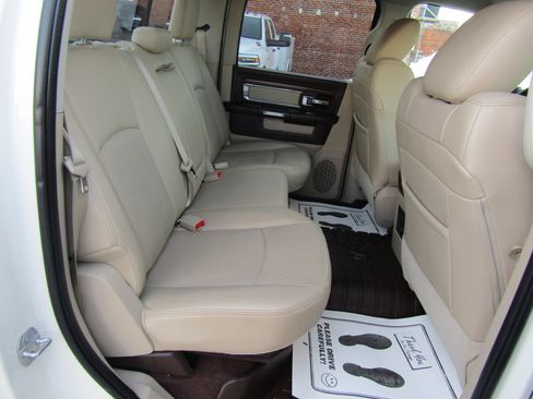 Used 2017 RAM 1500 Laramie image 18