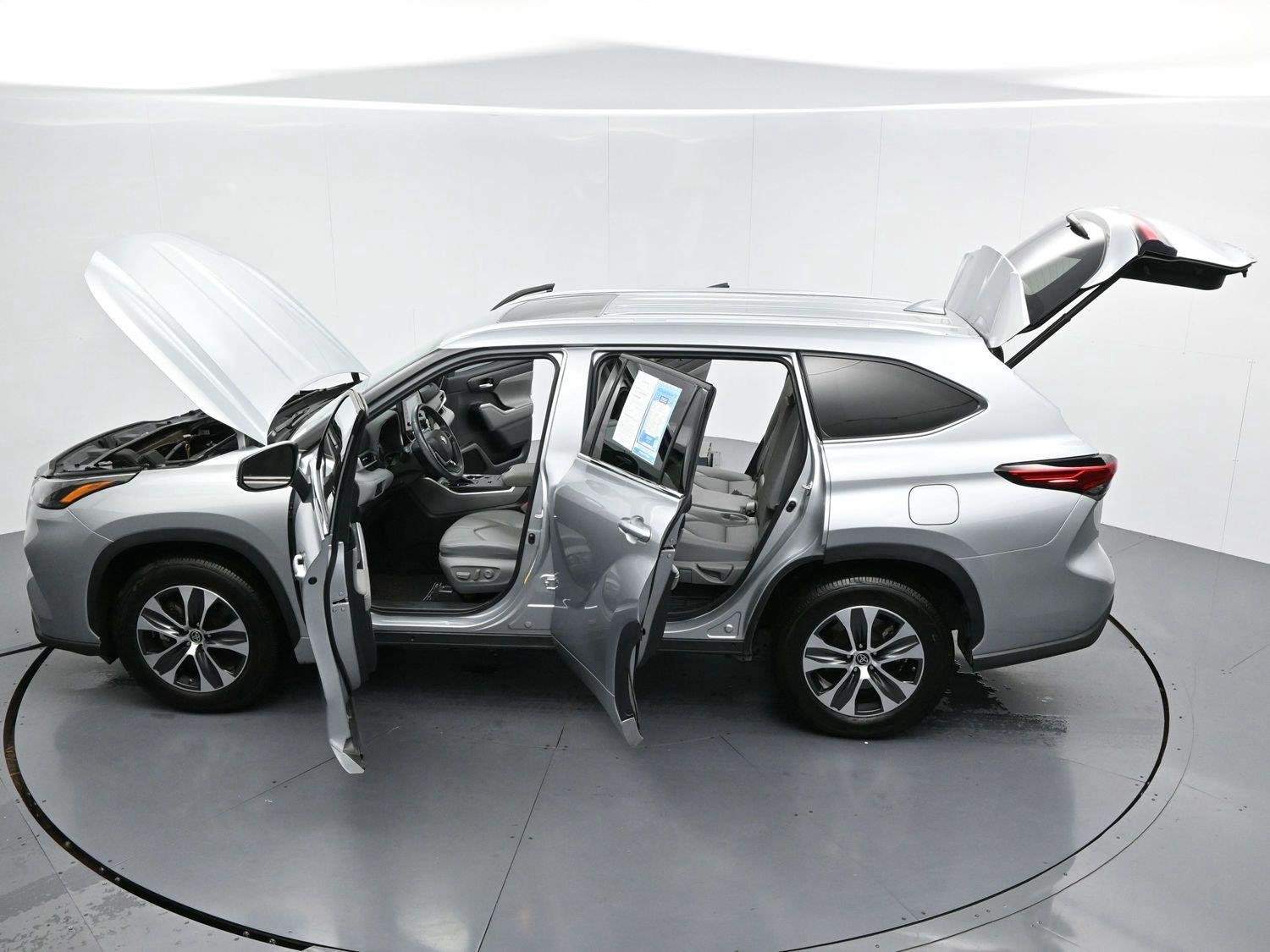 Used 2022 Toyota Highlander XLE FWD image 47
