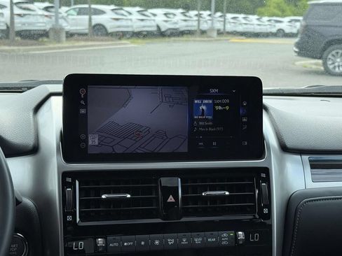 Used 2023 Lexus GX 460 Premium w/ Premium Package AWD/4WD image 10