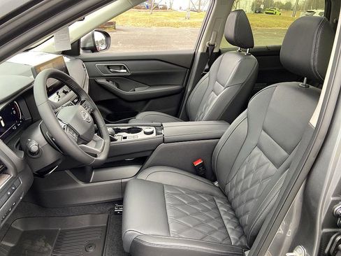 New 2026 Nissan Rogue Platinum image 11