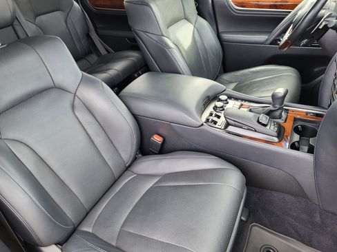 Used 2016 Lexus LX 570 4WD image 17