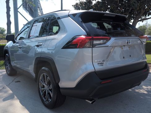 Certified 2022 Toyota RAV4 XLE Premium image 8