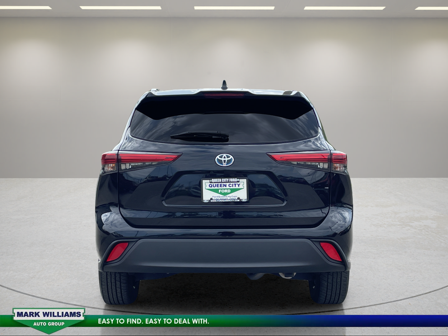 Used 2021 Toyota Highlander XLE AWD/4WD image 8