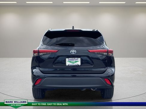 Used 2021 Toyota Highlander XLE AWD/4WD image 8