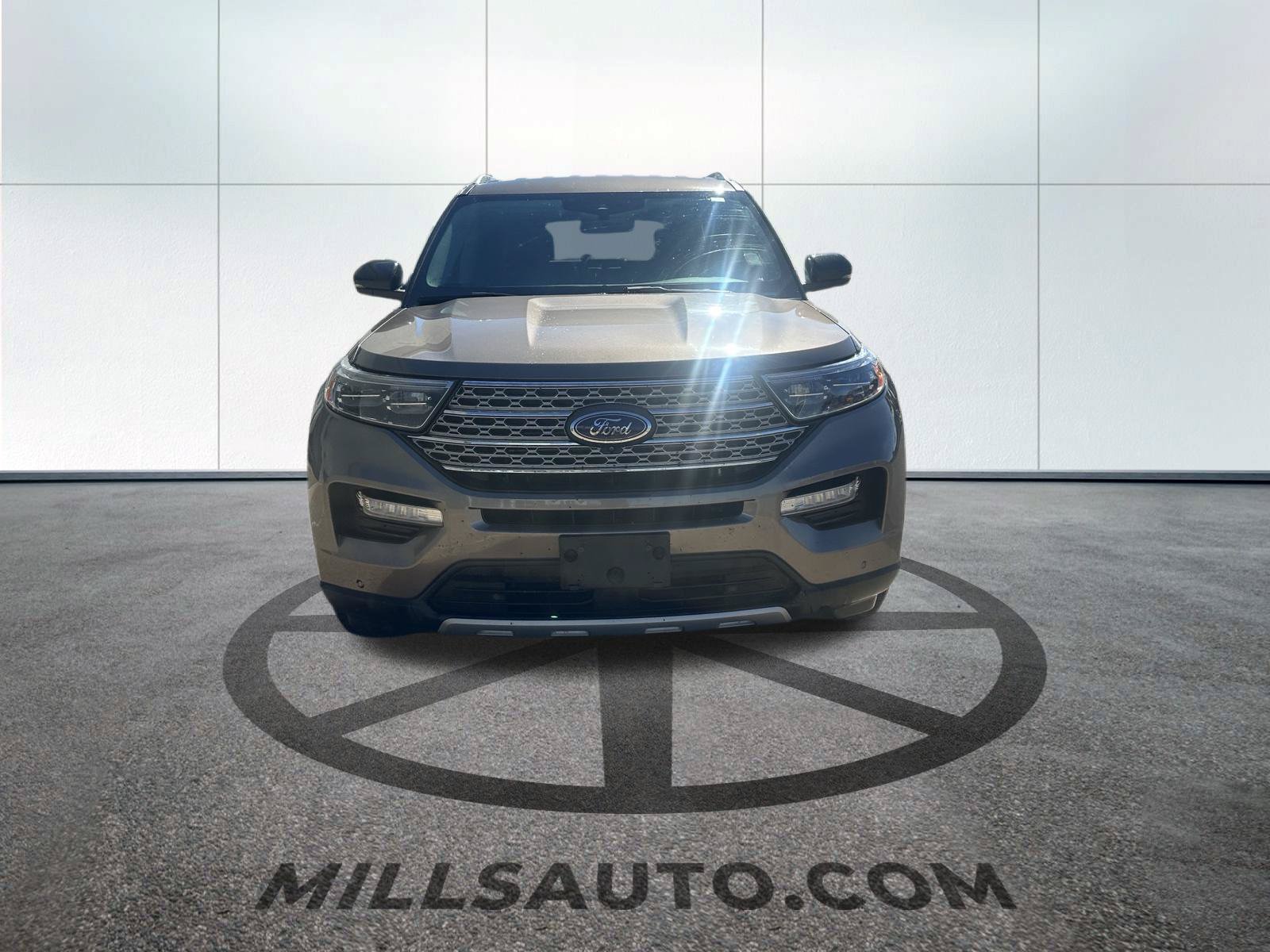 Used 2021 Ford Explorer Limited w/ Equipment Group 301A AWD/4WD image 2