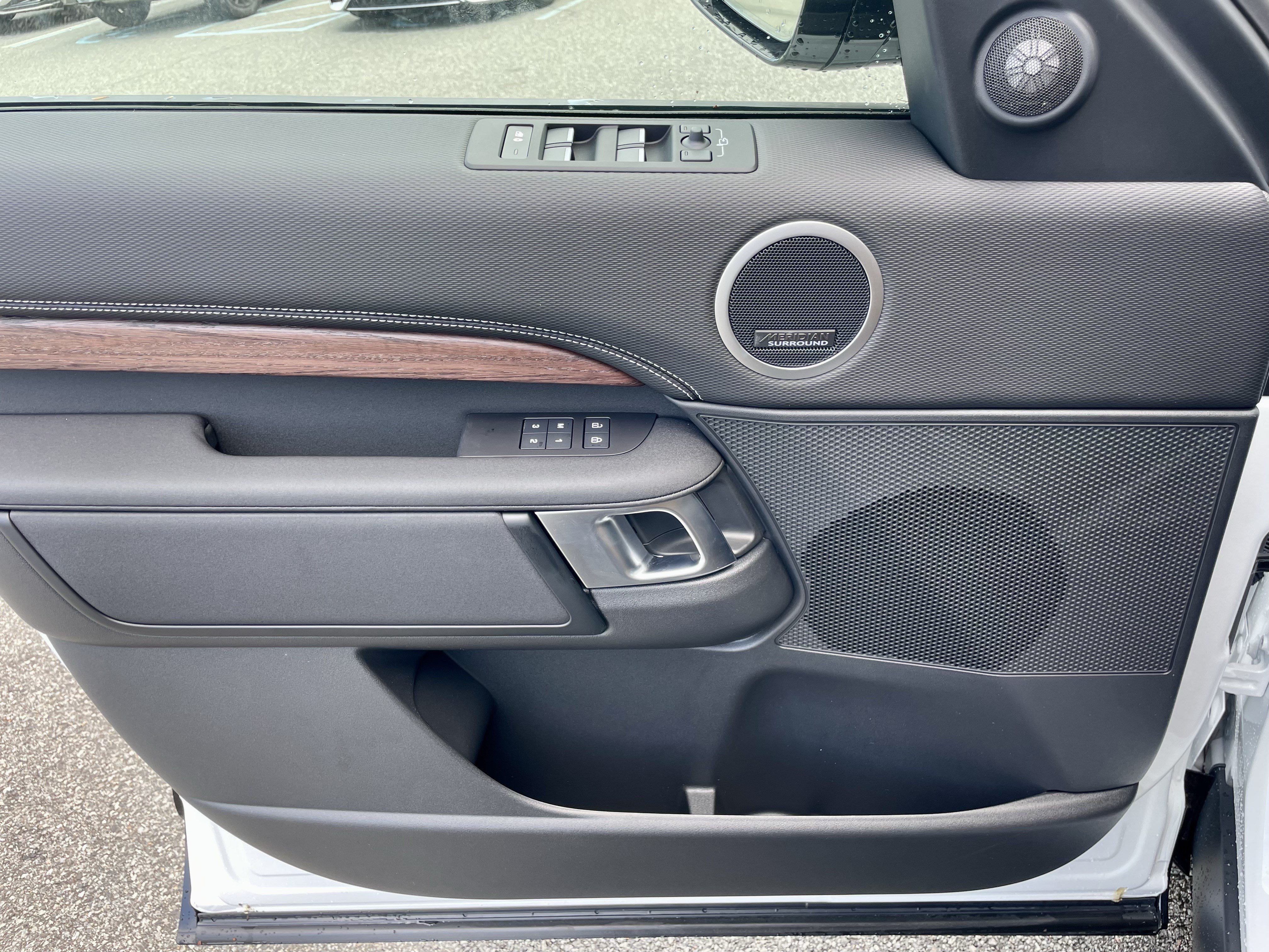 New 2026 Land Rover Discovery Dynamic SE AWD/4WD image 12