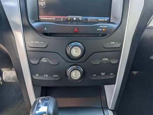 Used 2015 Ford Explorer XLT w/ Equipment Group 202A image 28