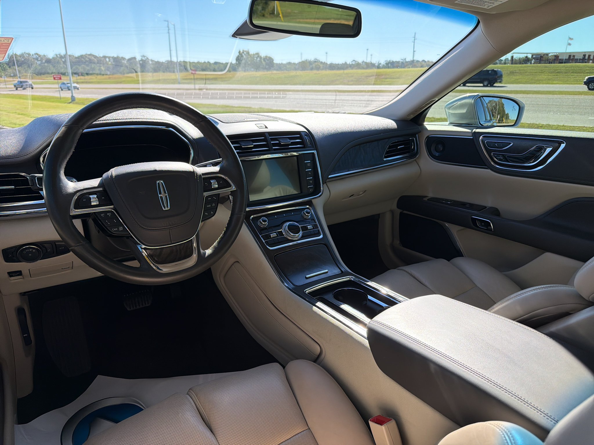 Used 2019 Lincoln Continental Reserve FWD image 13