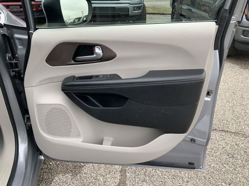 Used 2020 Chrysler Voyager Lxi image 53
