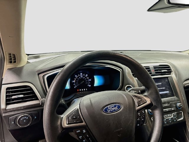 Used 2019 Ford Fusion SE FWD image 11
