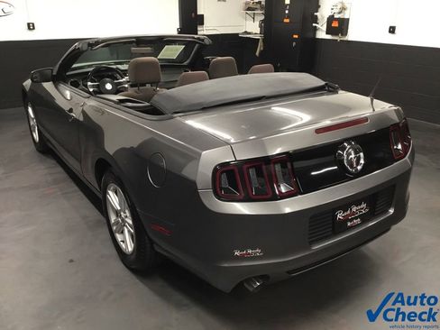 Used 2014 Ford Mustang Convertible image 7