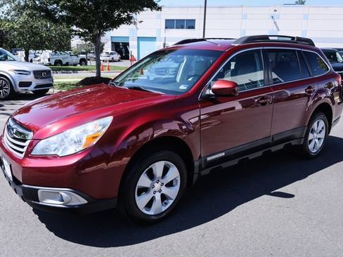 Used 2011 Subaru Outback 2.5i Premium w/ All-Weather Pkg AWD/4WD image 5