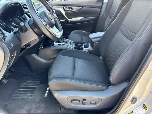 Used 2020 Nissan Rogue SV FWD image 20