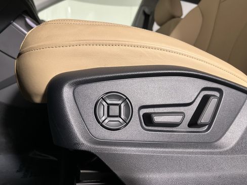 Used 2025 Audi Q8 Premium Plus w/ Premium Plus Package image 11