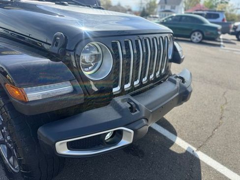 Used 2020 Jeep Gladiator Overland AWD/4WD image 14