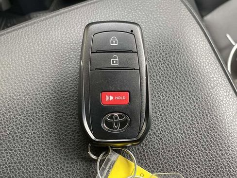 Used 2025 Toyota Tacoma TRD Off-Road image 33