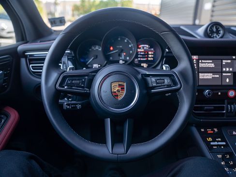 Used 2026 Porsche Macan AWD/4WD image 6