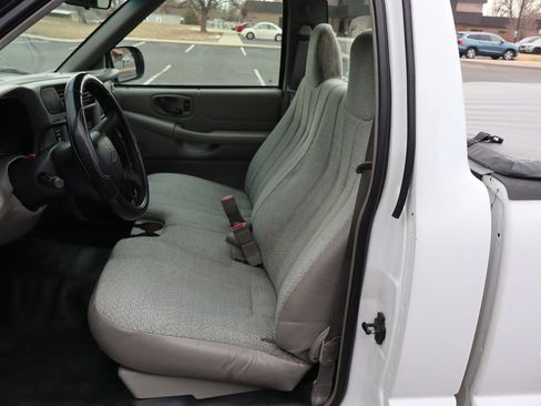 Used 2002 Chevrolet S10 Pickup image 18