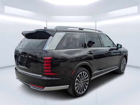 Used 2026 Hyundai Palisade Calligraphy image 3