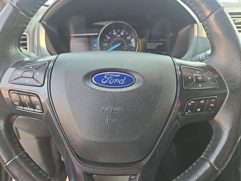 Used 2019 Ford Explorer XLT w/ Equipment Group 202A FWD image 12