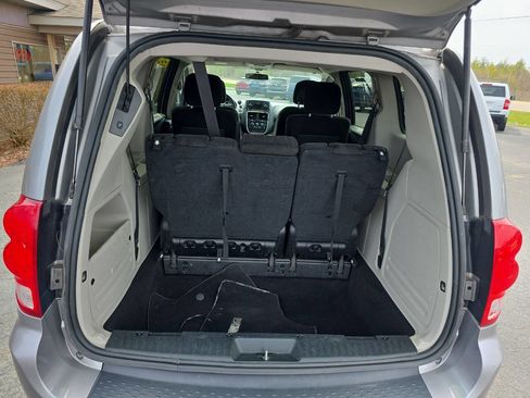 Used 2015 Dodge Grand Caravan SXT FWD image 12