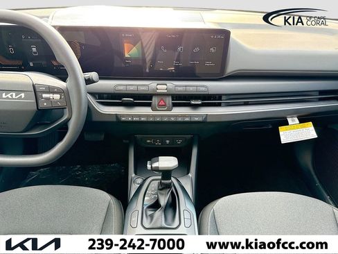 New 2025 Kia K4 LXS image 18