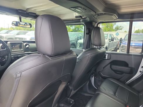 Used 2023 Jeep Gladiator Sport AWD/4WD image 13