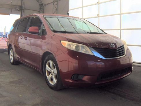 Used 2011 Toyota Sienna LE image 6