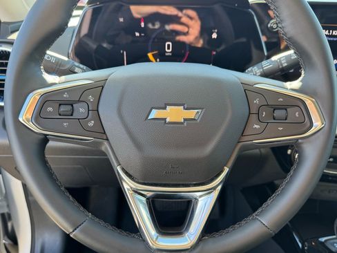 Used 2025 Chevrolet Trax LT w/ LT Convenience Package image 25