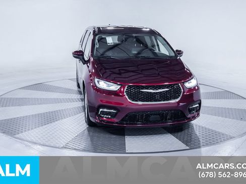 Used 2023 Chrysler Pacifica Touring-L FWD image 15