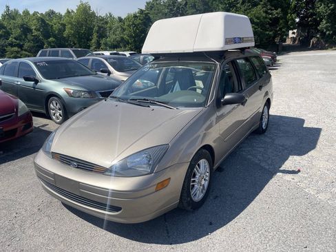 Used 2003 Ford Focus ZTW FWD image 2