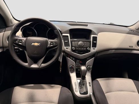 Used 2013 Chevrolet Cruze LS FWD image 18