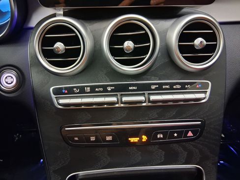 Used 2020 Mercedes-Benz GLC 300 image 29