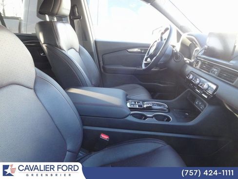 Used 2025 Honda Pilot Black Edition image 8