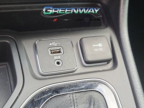 Used 2021 Jeep Cherokee Latitude Plus FWD image 13
