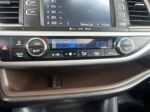Used 2019 Toyota Highlander XLE AWD/4WD image 58