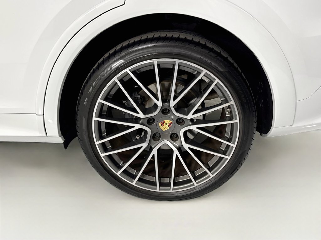 Used 2023 Porsche Cayenne Coupe AWD/4WD image 31