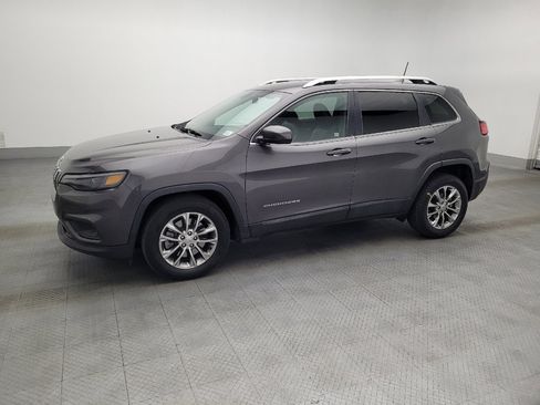 Used 2019 Jeep Cherokee Latitude Plus image 2