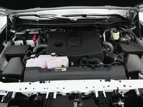 New 2026 Toyota Tundra SR5 AWD/4WD image 17