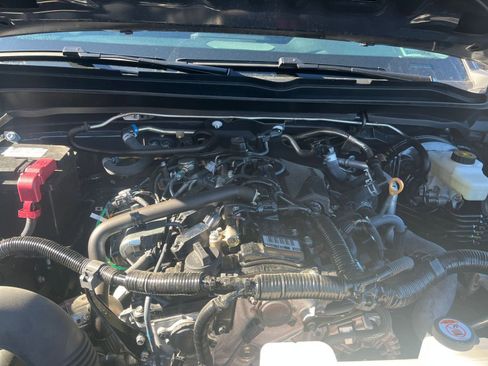 Used 2025 Toyota Tacoma TRD Off-Road image 30