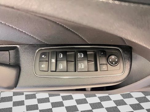 Used 2022 Dodge Charger SXT RWD image 4