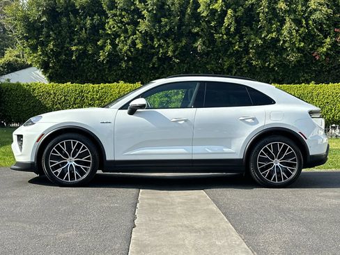 New 2025 Porsche Macan 4 Electric image 2