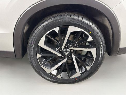 Used 2023 Mitsubishi Outlander SE AWD/4WD image 36