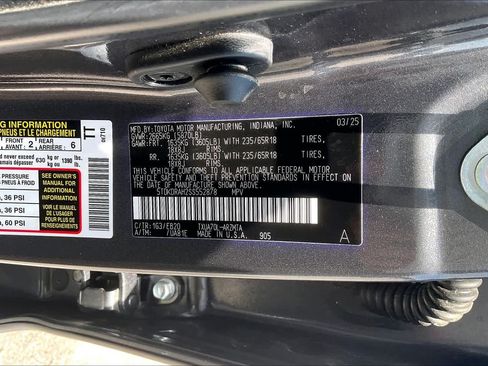 Used 2025 Toyota Highlander XLE FWD image 34