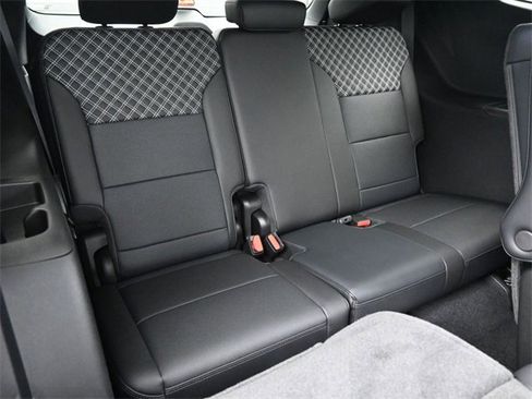 New 2025 GMC Acadia Denali w/ Super Cruise Package image 18