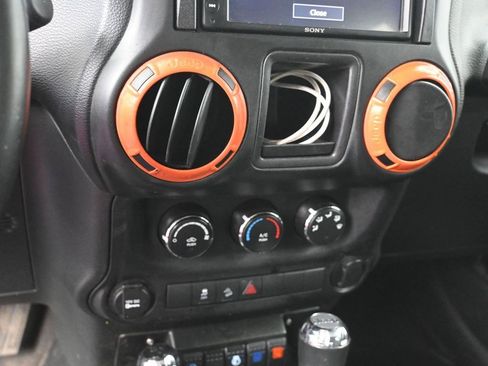 Used 2015 Jeep Wrangler Unlimited Sport w/ Connectivity Group image 13