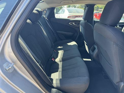 Used 2015 Chrysler 200 Limited image 10