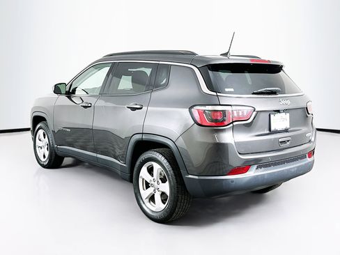 Used 2017 Jeep Compass Latitude w/ Popular Equipment Group FWD image 5