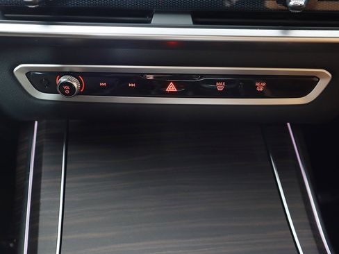 Used 2024 BMW X7 xDrive40i w/ M Sport Package image 58