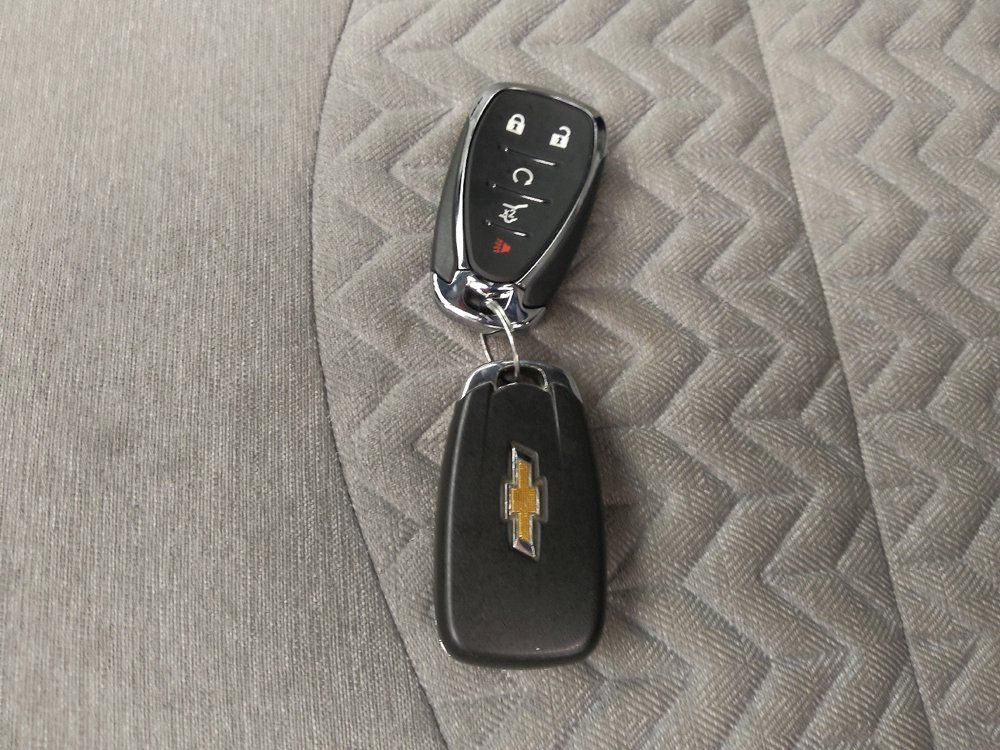 Used 2023 Chevrolet Equinox LT w/ Driver Convenience Package AWD/4WD image 32